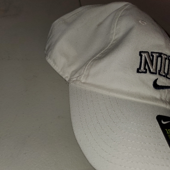 Brand new nike hat - Picture 3 of 3